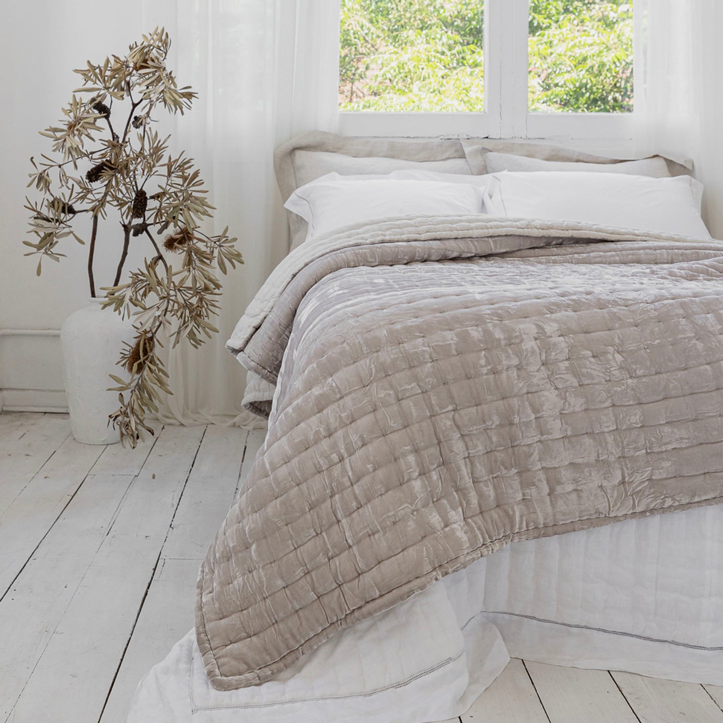 Allure Pearl Silk Velvet Quilt