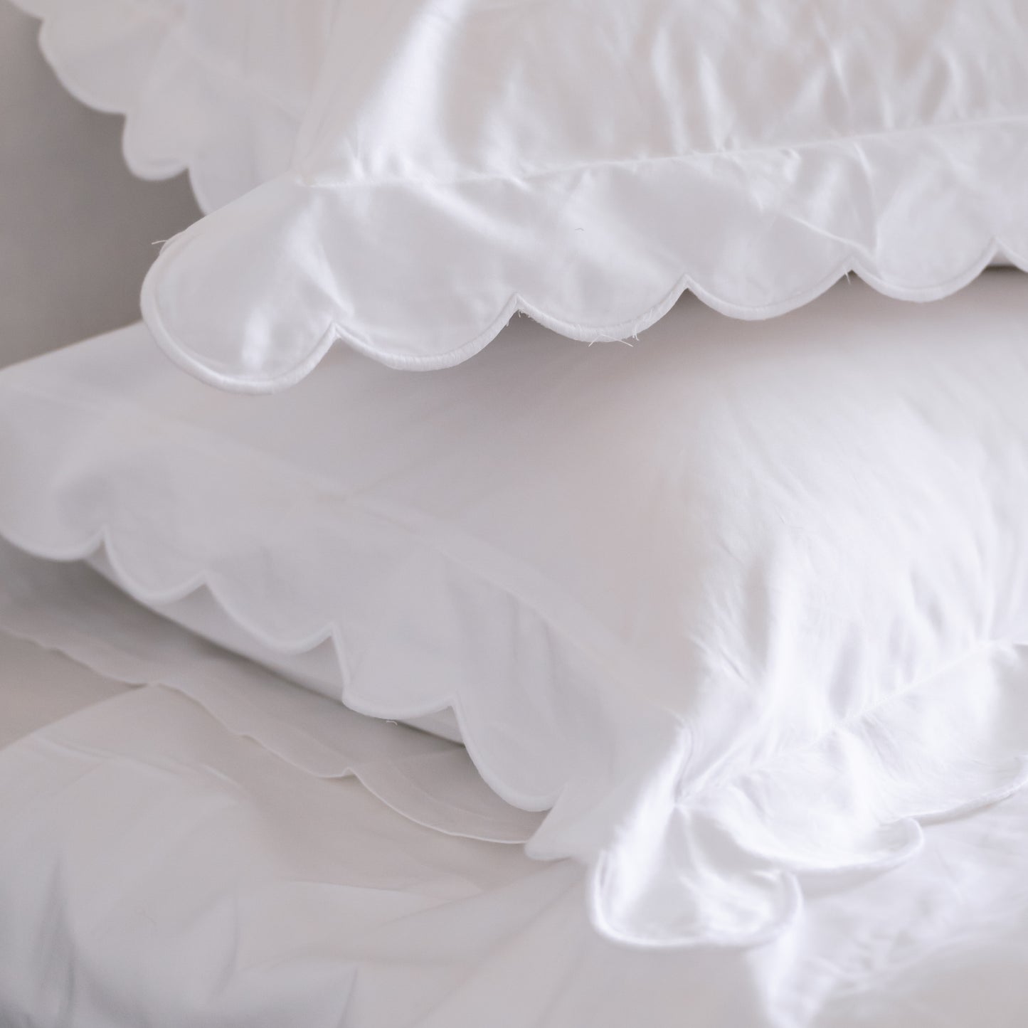 White Scalloped Edge 400TC Cotton Queen Duvet Cover