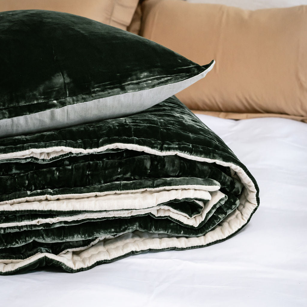 Allure Seaweed Silk Velvet Quilt