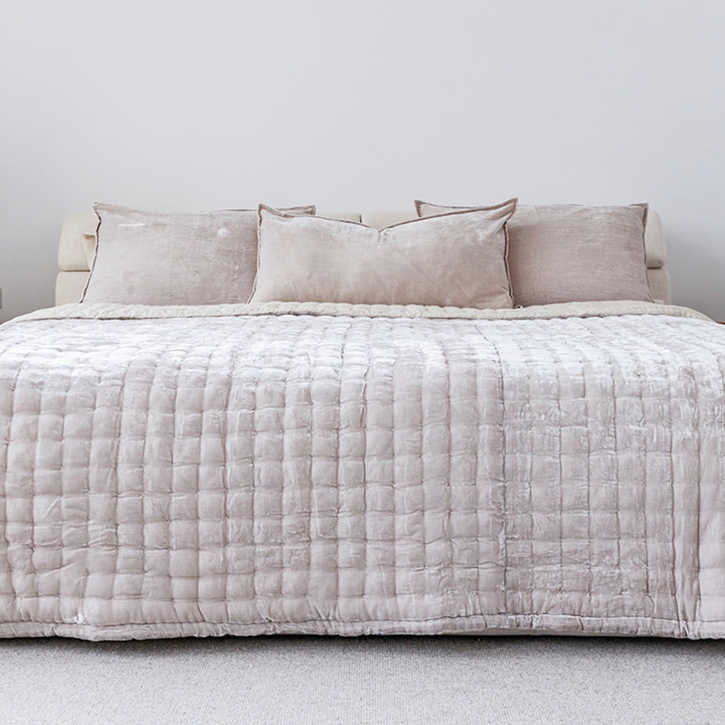 Allure Pearl Silk Velvet Quilt