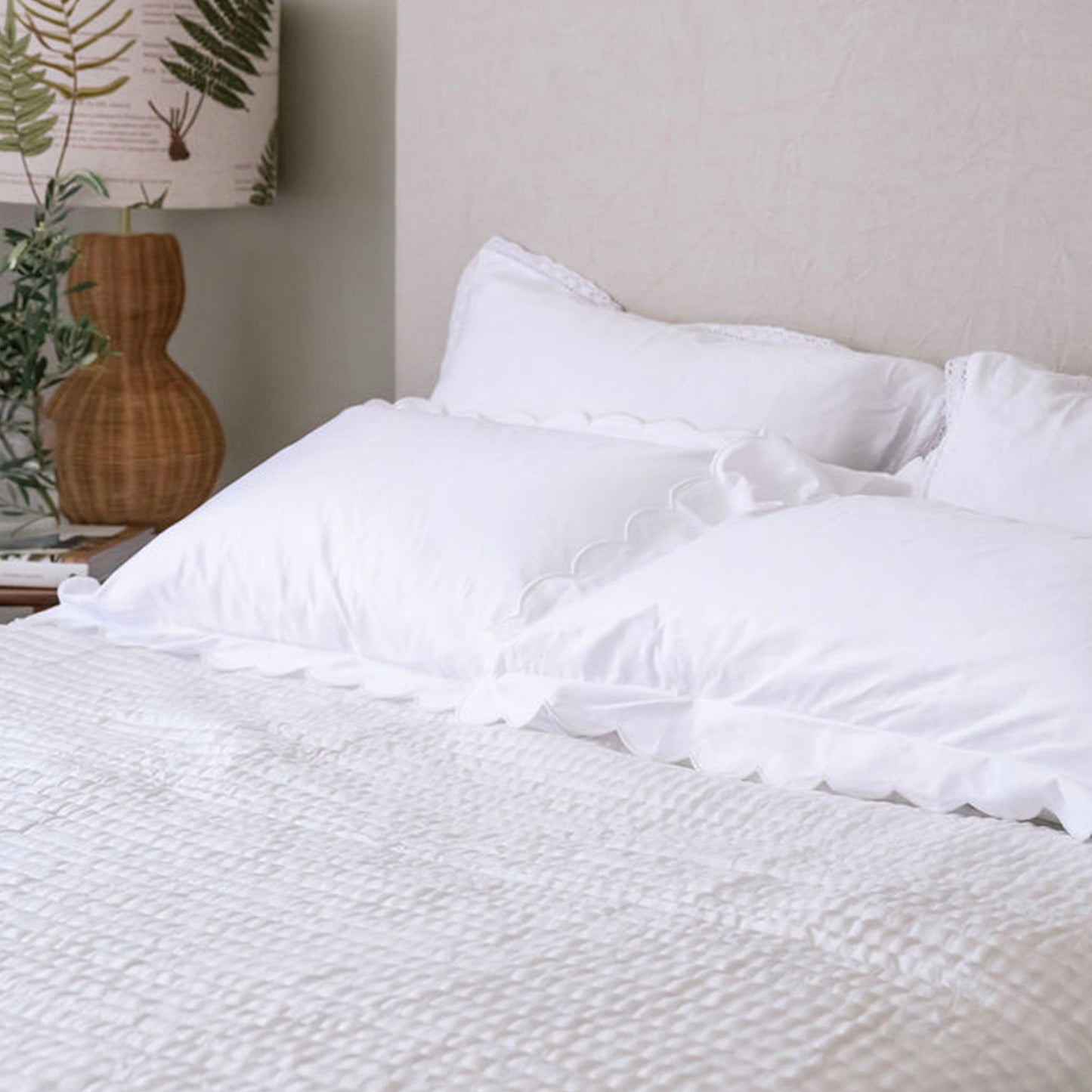 White Scalloped Edge 400TC Cotton Pillowcases