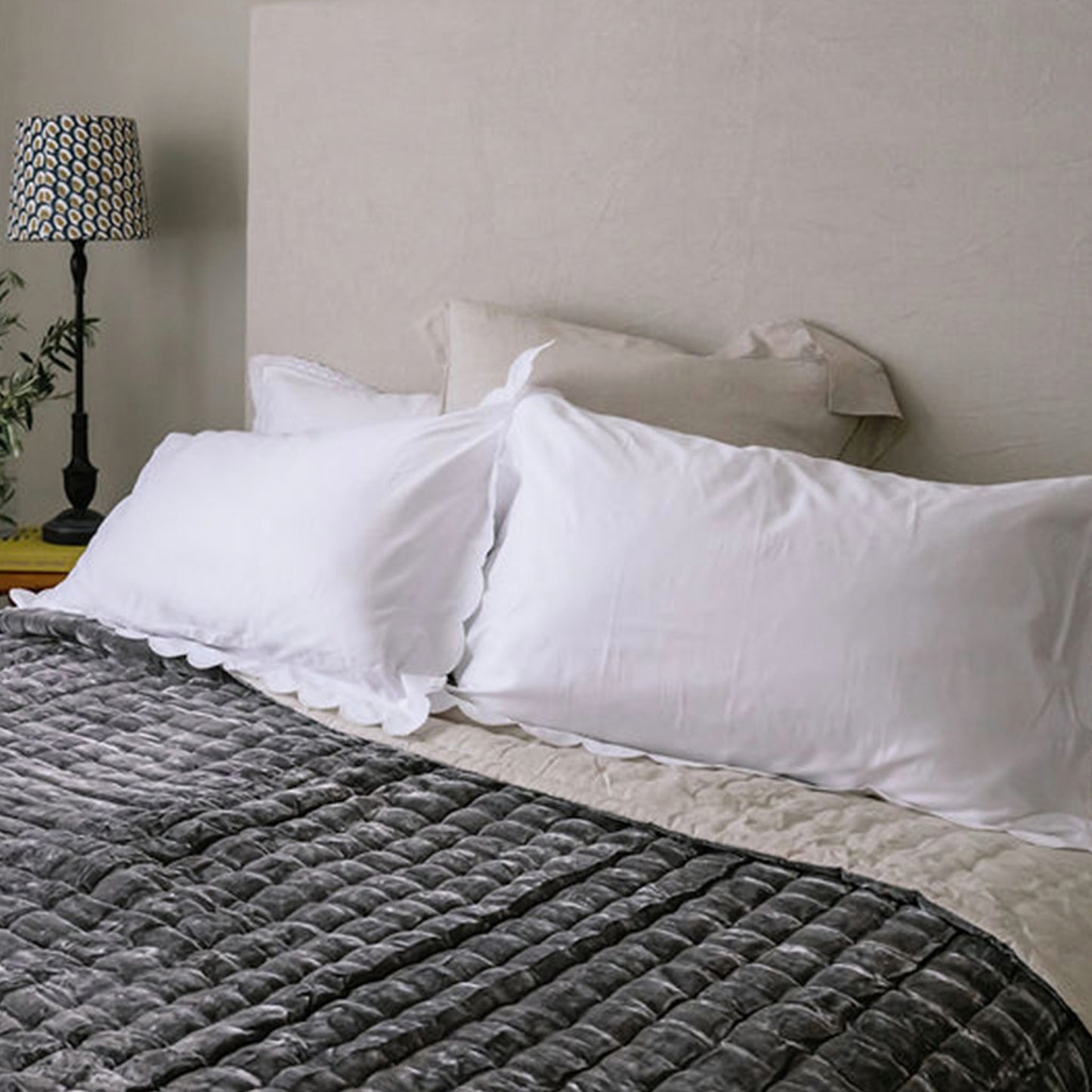 White Scalloped Edge 400TC Cotton Pillowcases